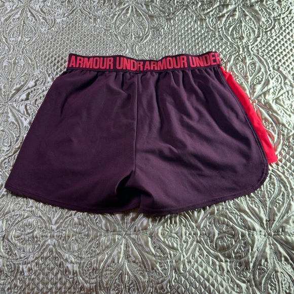 Under Armour Black and Red Athletic Shorts Relaxed Fit - Picture 5 of 6